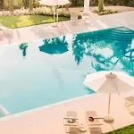 Tiny Oasis - By The Daire